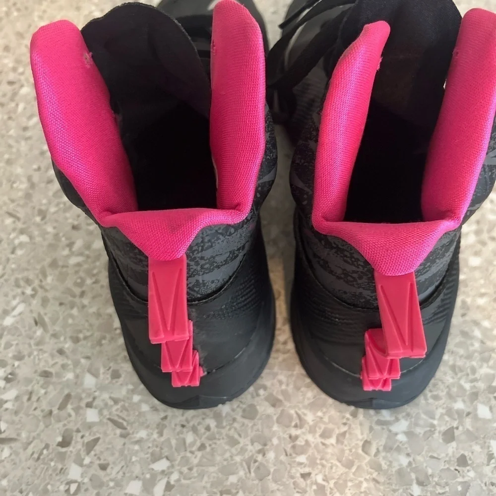 Nike Zoom Hyperfuse 2013 Black/Metallic Silver-Dark Grey-Pink Size 10.5